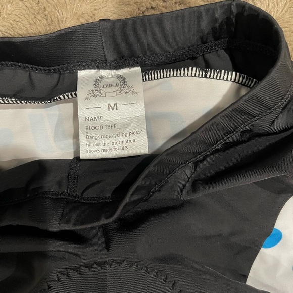 Cheji Medium Cycling Jersey and Shorts Set and Pearl Izumi gloves! WOW! 🚴🚴🚴 - Picture 6 of 11